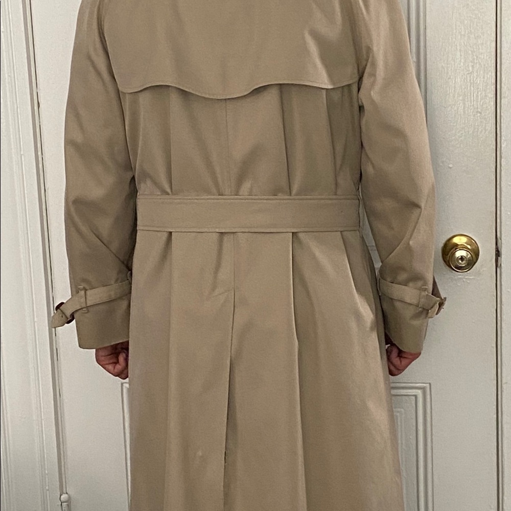 Men’s Authentic Burberry Raincoat - Picture 3 of 8